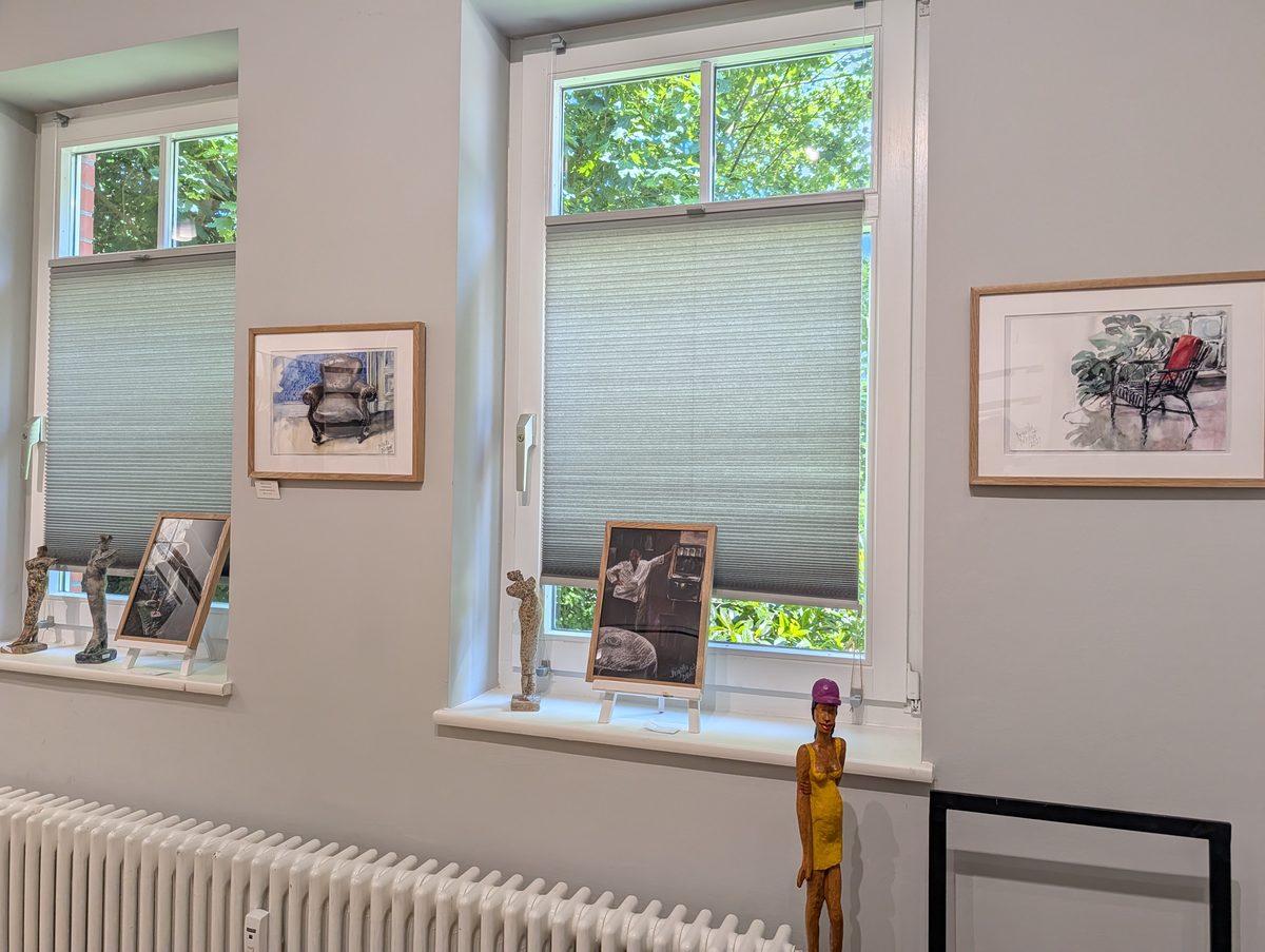 Blick in die Galerie – Fensterseite