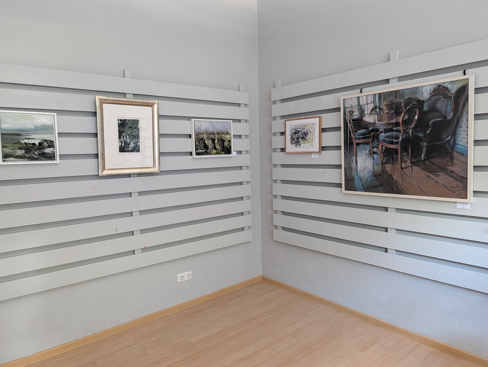 Blick in die Galerie Göldner – Sommerausstellung Bordesholmer Selektion