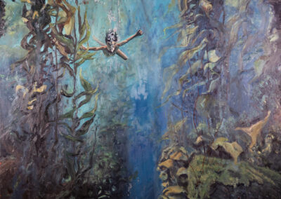 Realistisches Ölgemälde einer Unterwasserszene von Katrin Göldner: Eine Person taucht tief in einen dichten Kelpwald (Algenwald) ein, während Sonnenstrahlen durch das blaue Wasser brechen.